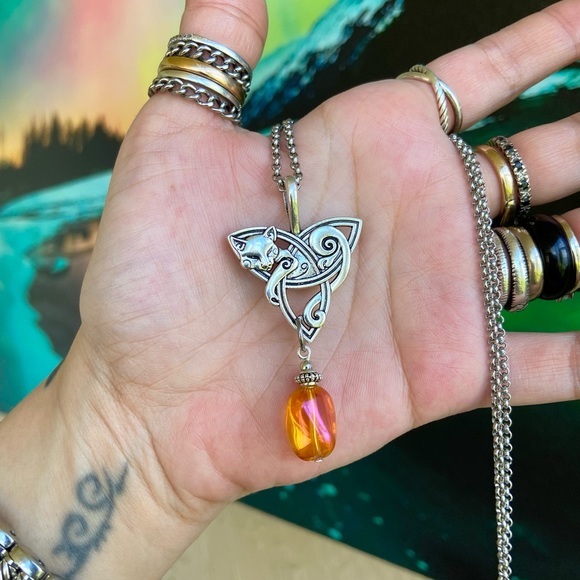 Celtic cat knot orange aura crystal steel necklace - Picture 2 of 12